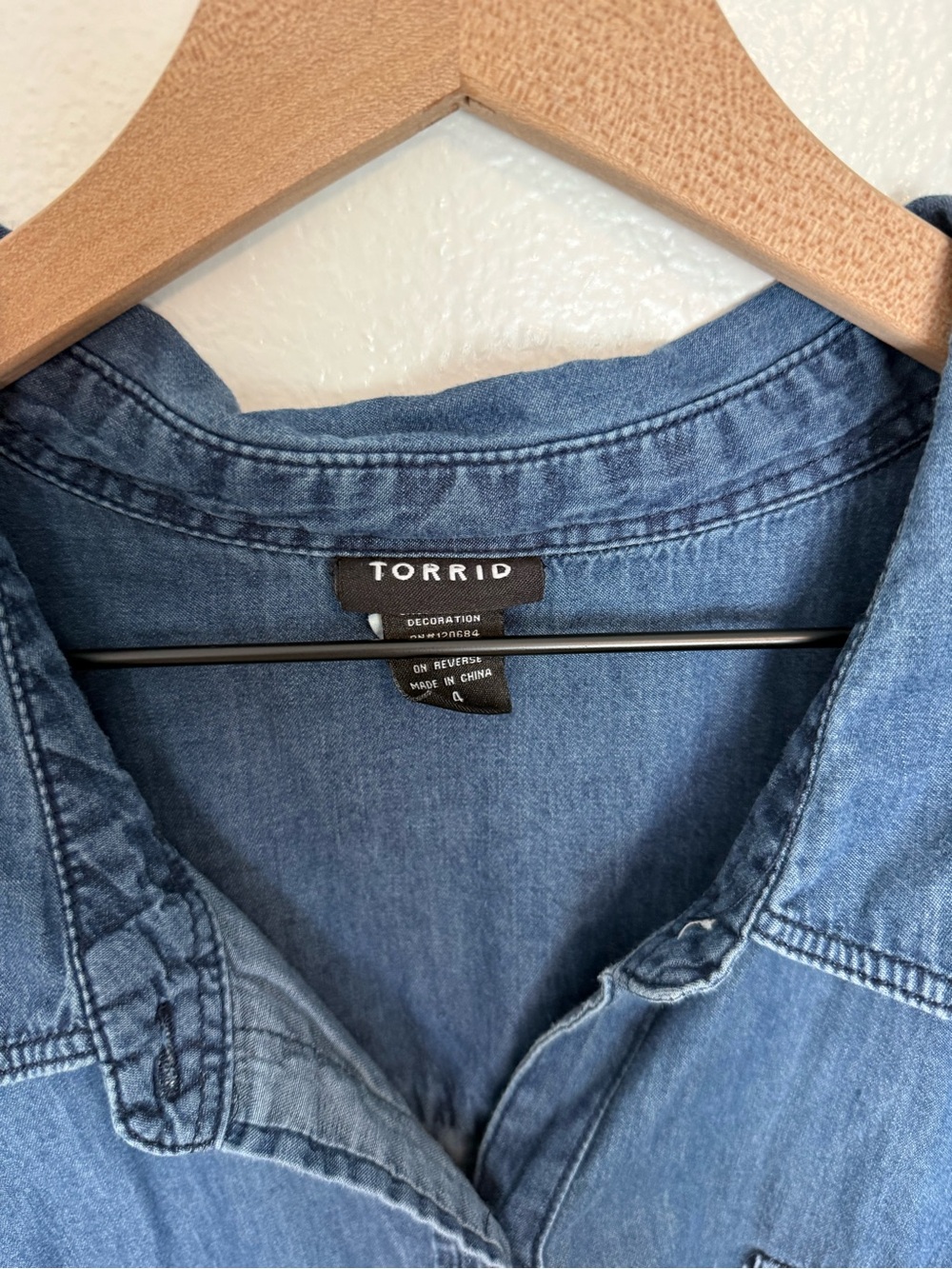Torrid - Taylor Classic Chambray Button Down Long Sleeve Blue Cotton Shirt - 4X - Picture 3 of 15